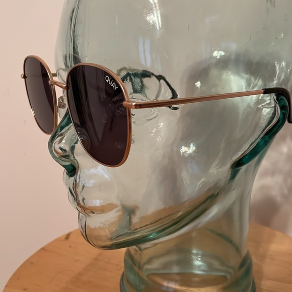 Quay Australia sunglasses - $ FIRM - Picture 5 of 12